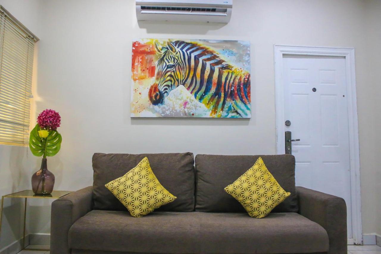Earl Heights Suites Hotel Accra Exterior photo
